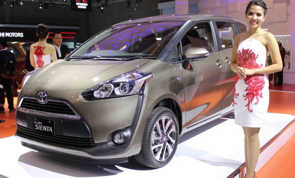 Foto SPG Cantik New Toyota Sienta IIMS 2016