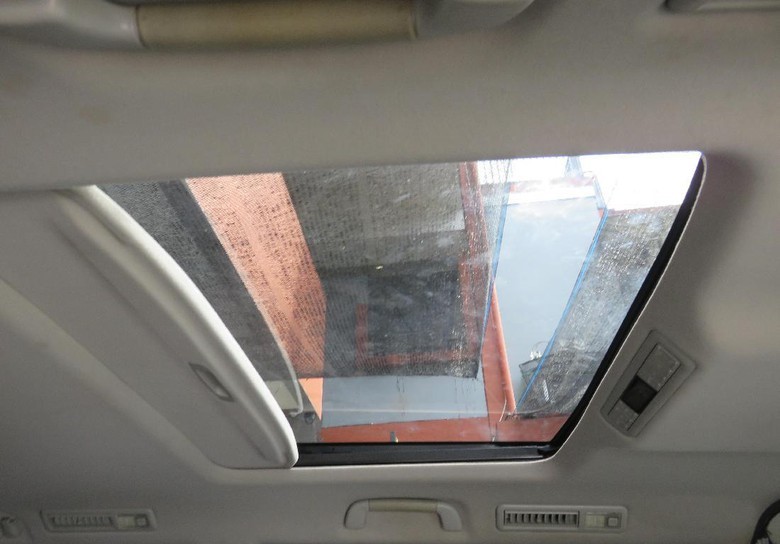 Glass sunroof Toyota