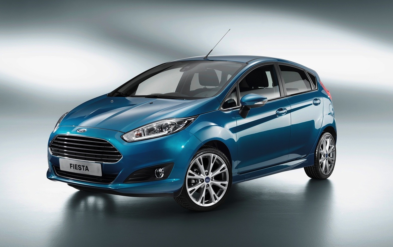 Ford Fiesta 2014 EcoBoost Mobil Mini Dengan Tenaga Maksimal