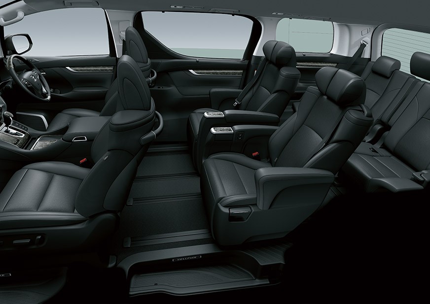 Gambar ruang kabin mobil Toyota Vellfire 2018 dengan jok berwarna hitam