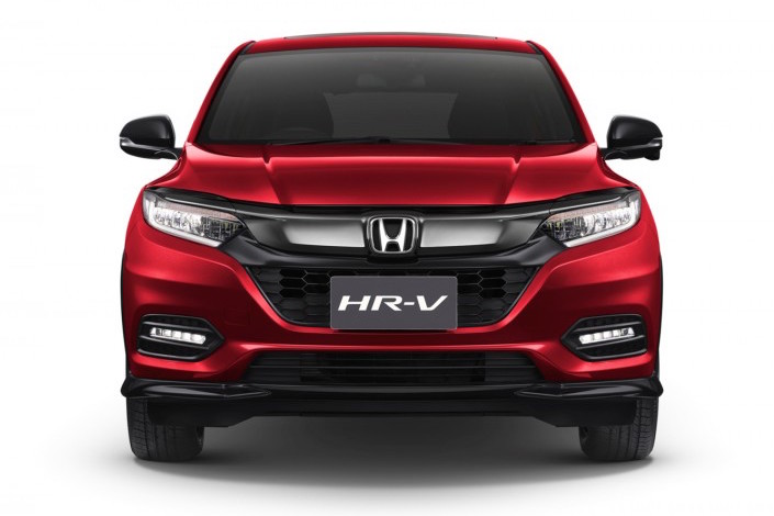 Tampilan sisi depan mobil Honda HR-V Facelift 2018 berwarna merah