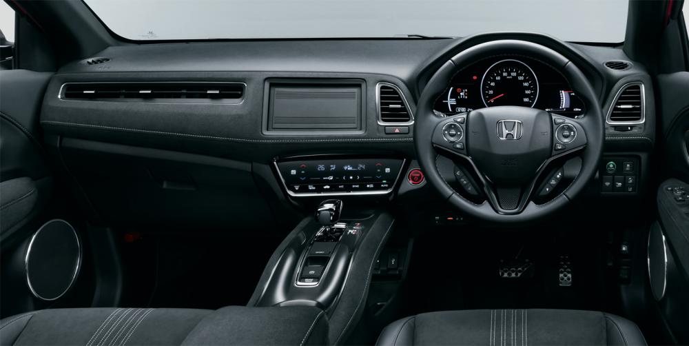 Gambar bagian dashboard mobil Honda HR-V Facelift 2018 dengan warna utama yaitu hitam