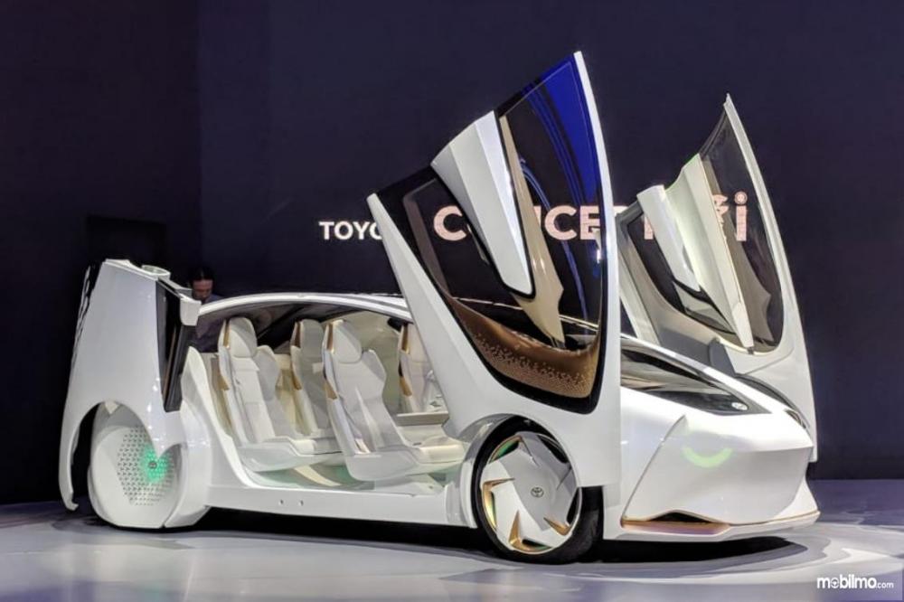 Gambar mobil listrik Toyota Concept-i