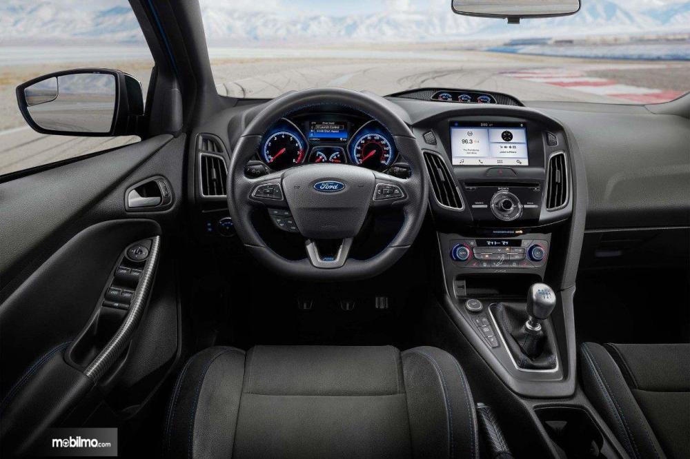Ford Focus RS 2018 Mendapat Dashboar Hitam Yang Elegan