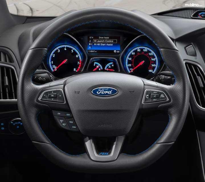 Ford Focus RS 2018 Dengan Setir Tiga Palang Yang Keren