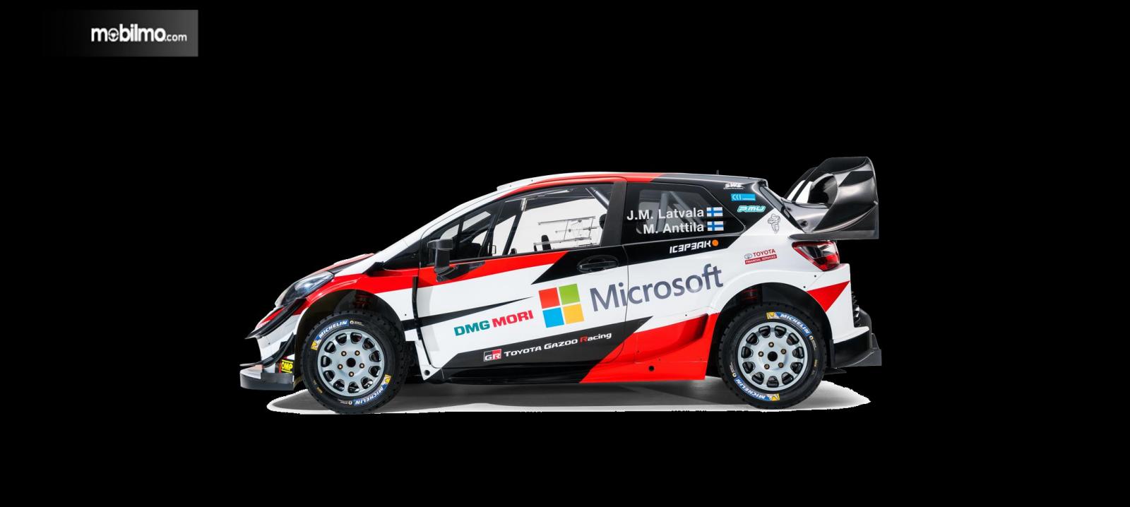 Gambar mobil Toyota Yaris WRC 2018 dilihat dari sisi samping