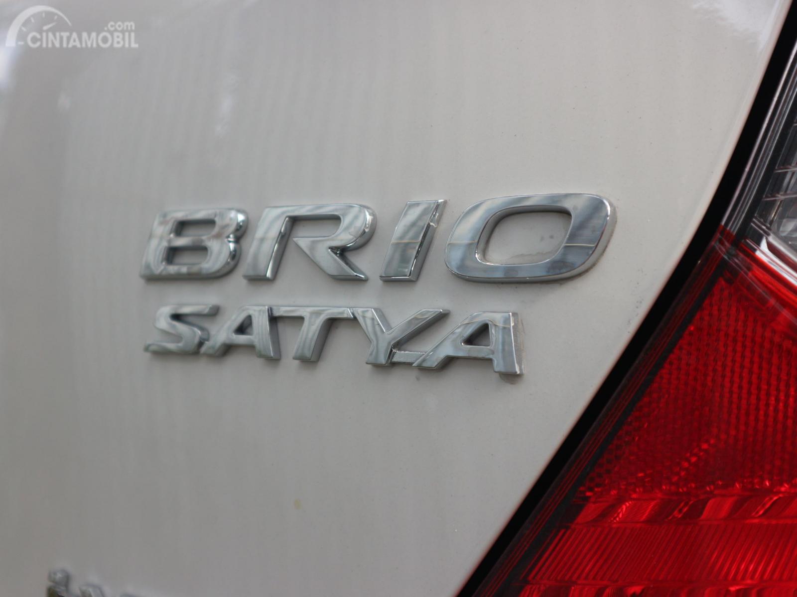 Tampak Logo All New Honda Brio Satya