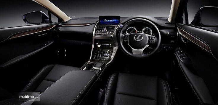 Gambar menunjukkan layout interior Lexus NX300 Luxury 2018