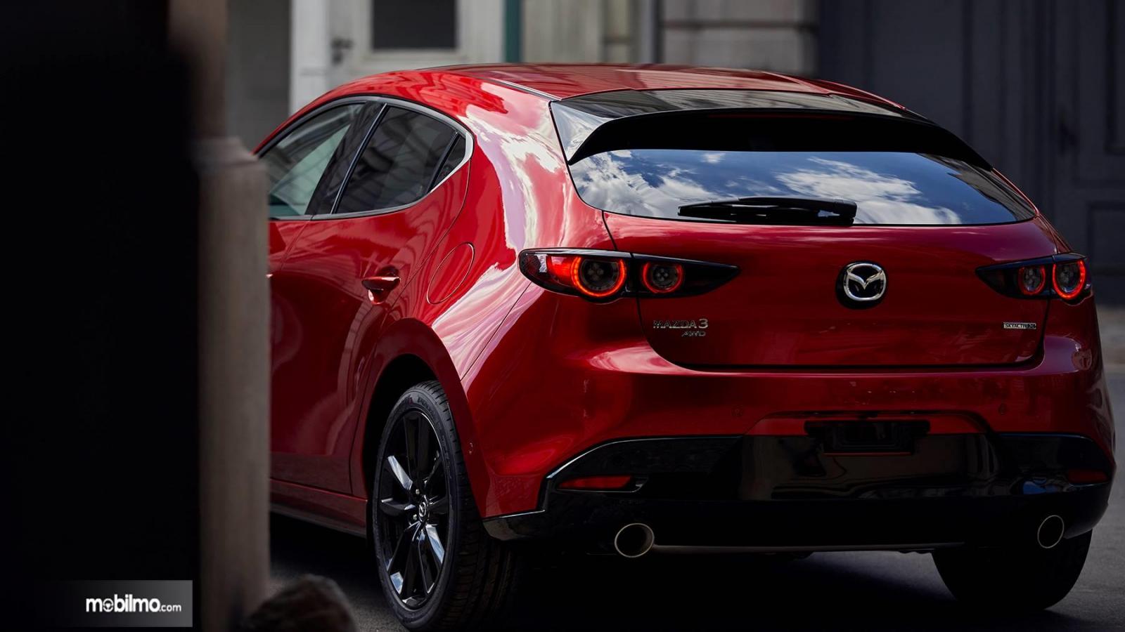 Gambar tampilan belakang Mazda 3 2019