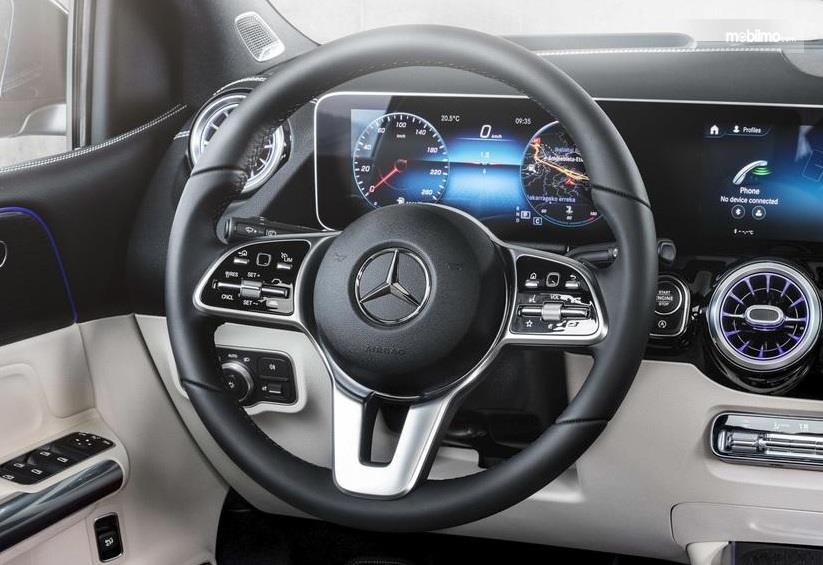 Gambar kemudi Mercedes-Benz B-Class 2019