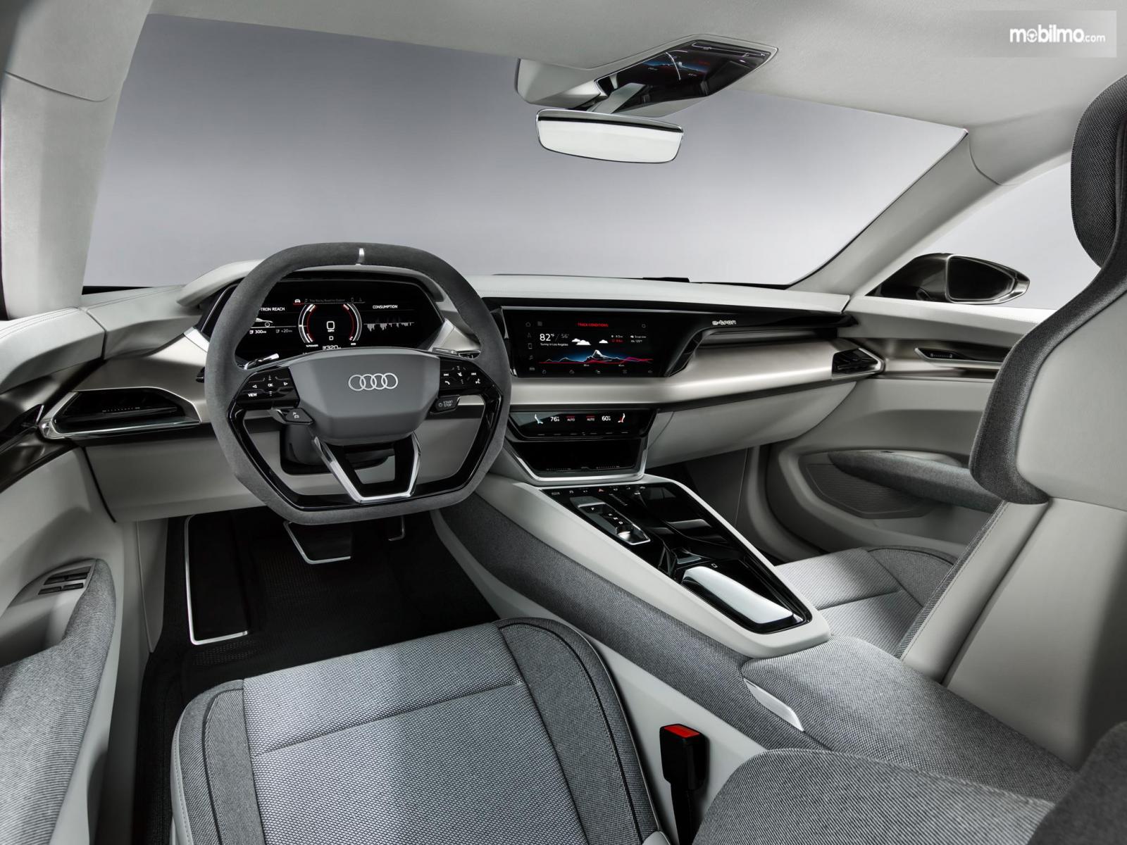 Gambar menunjukkan Layout dasbor Audi e-tron GT 2019