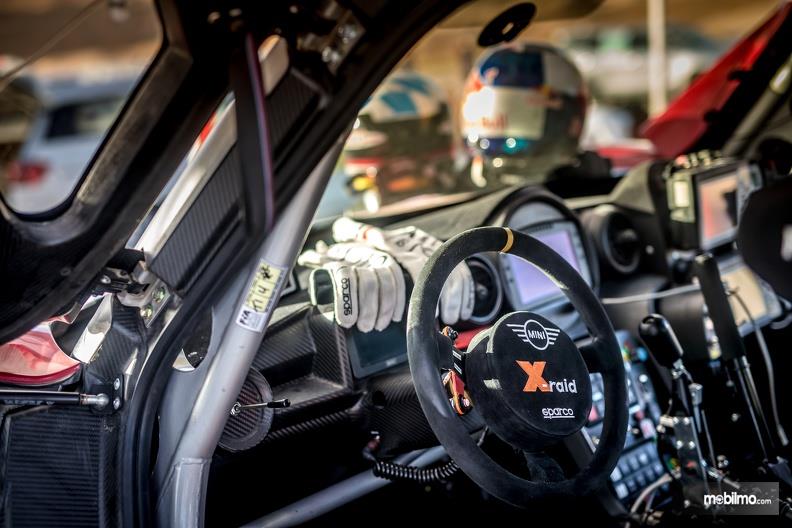 Tampak Peralatan navigasi Mini All 4 Racing Buggy Dakar 2019