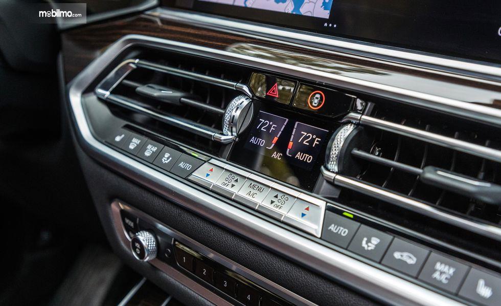 AC BMW X5 2019 pada dasbor