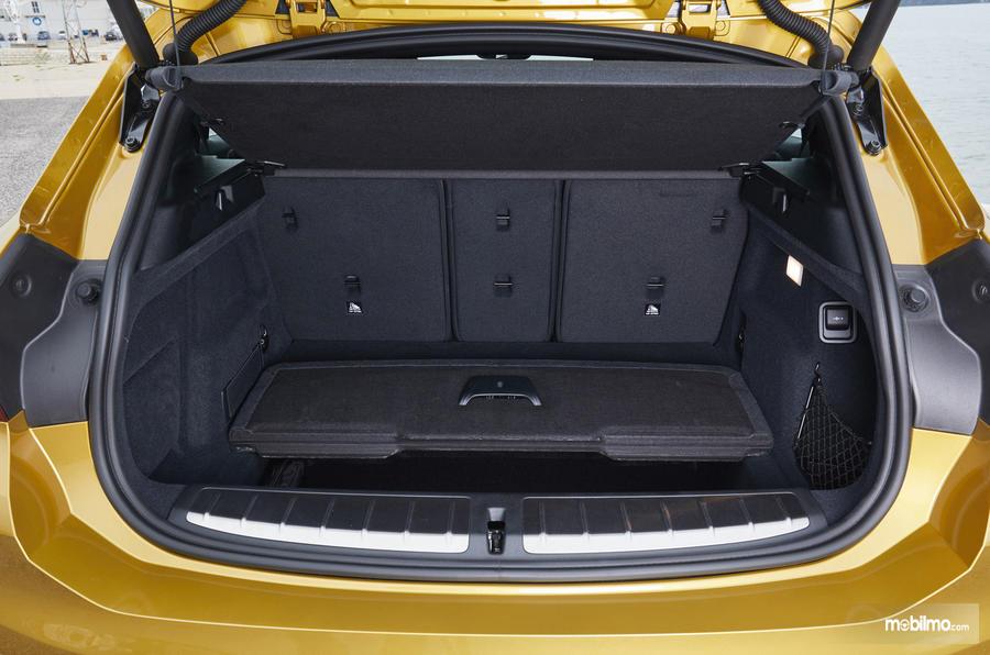 bagasi BMW X2 2019 berwarna kuning