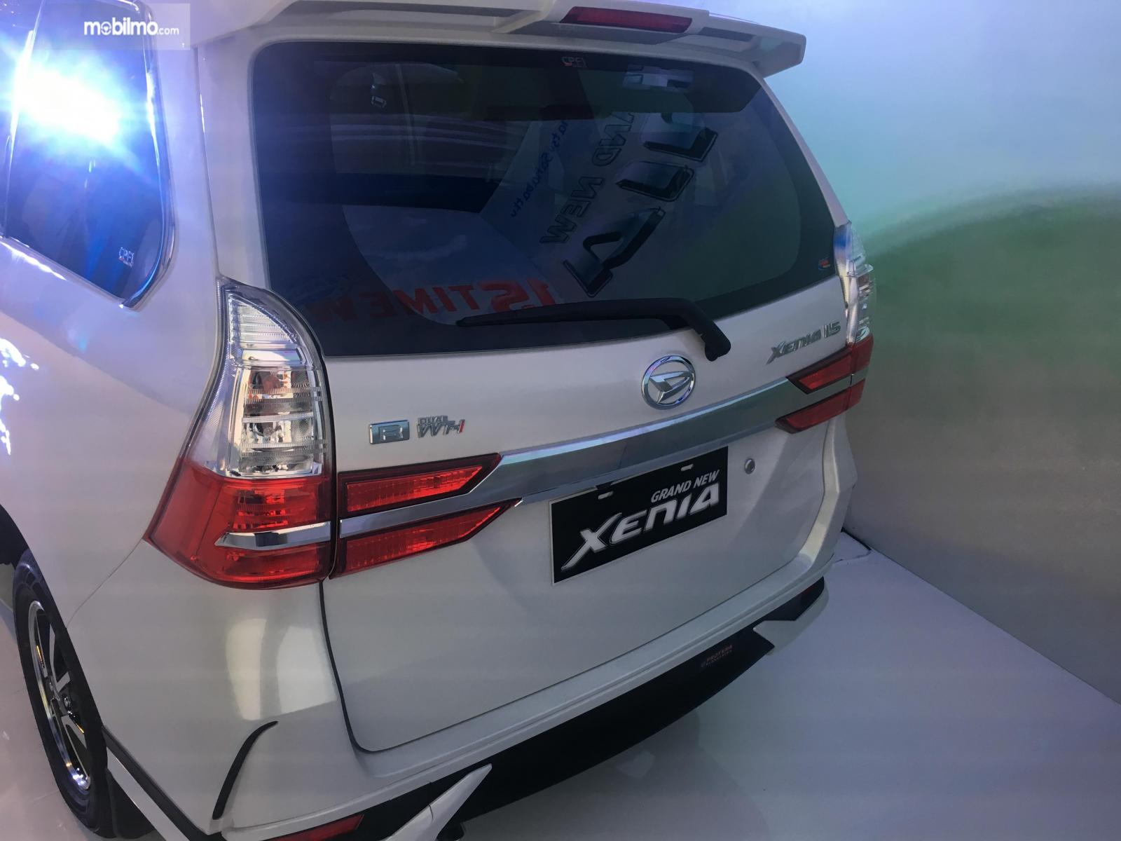 Tampak tampilan belakang Daihatsu Grand New Xenia R M/T 1.5 Deluxe 2019