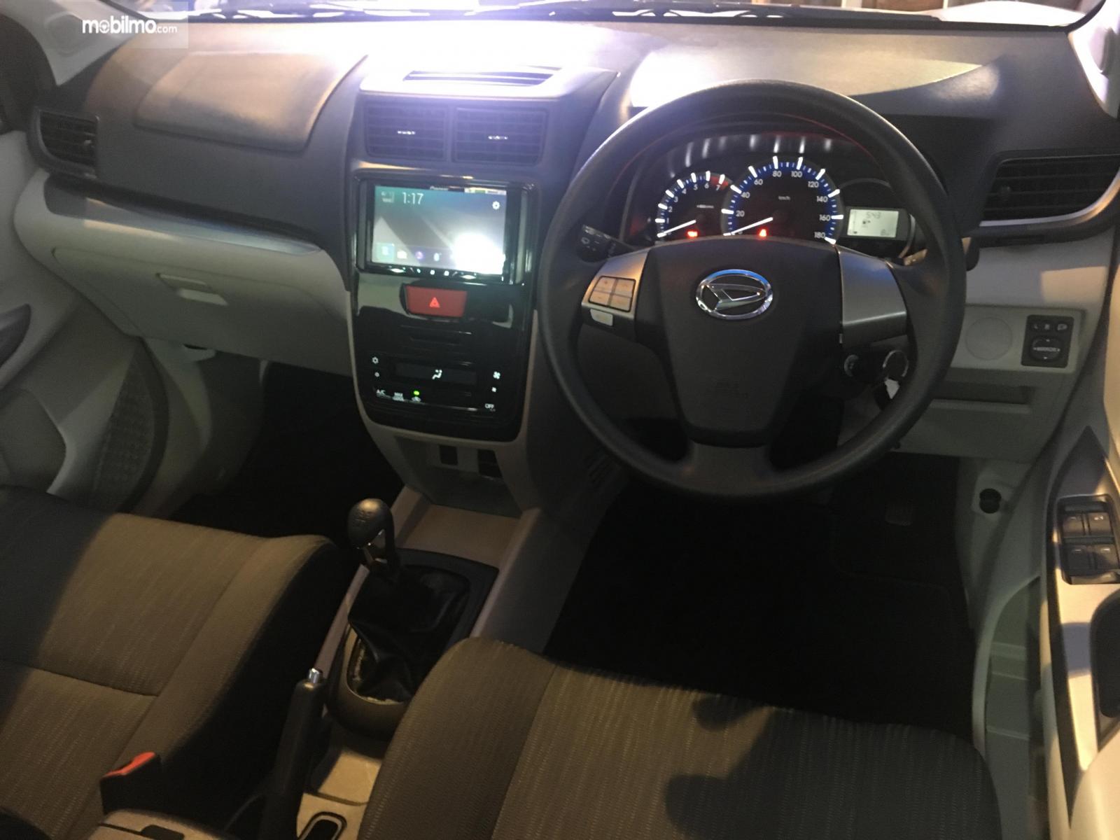 Layout interior sebuah Daihatsu Grand New Xenia R A/T 1.3 2019