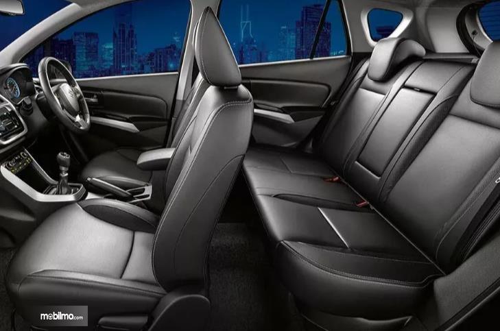 kursi Suzuki SX4 S-Cross 2018 berwarna hitam