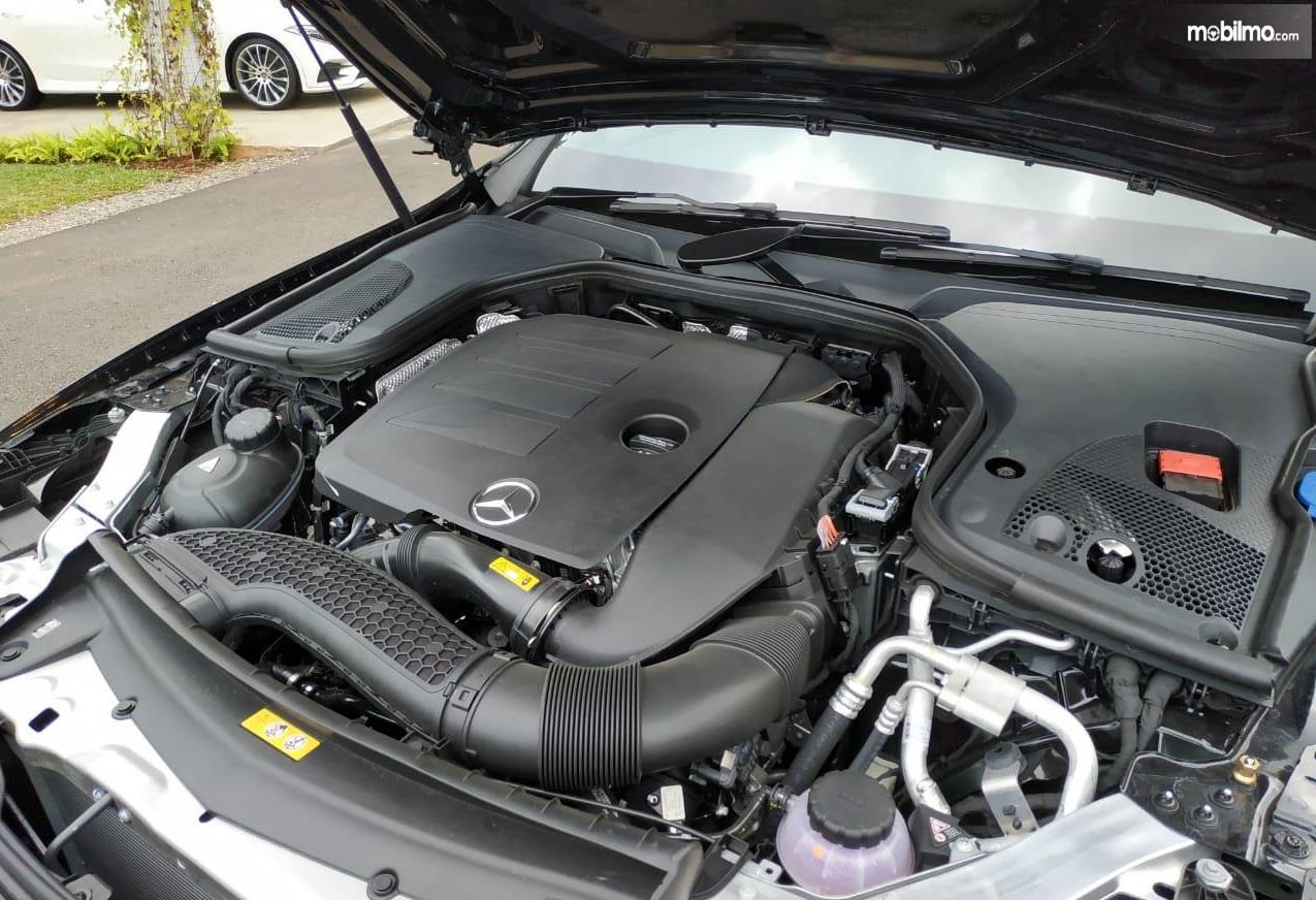 Mesin Mercedes Benz E 350 EQ 2019 menggunakan kapasitas 2.0 Liter Turbo