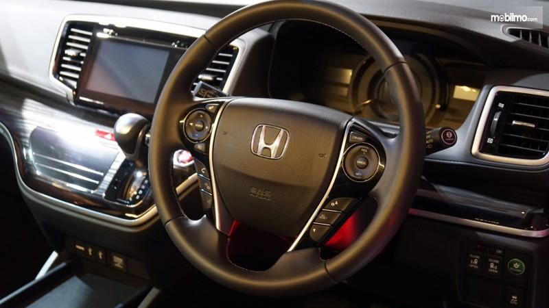 Foto Setir All New Honda Odyssey 2017 dengan beberapa tombol pengaturan fungsi