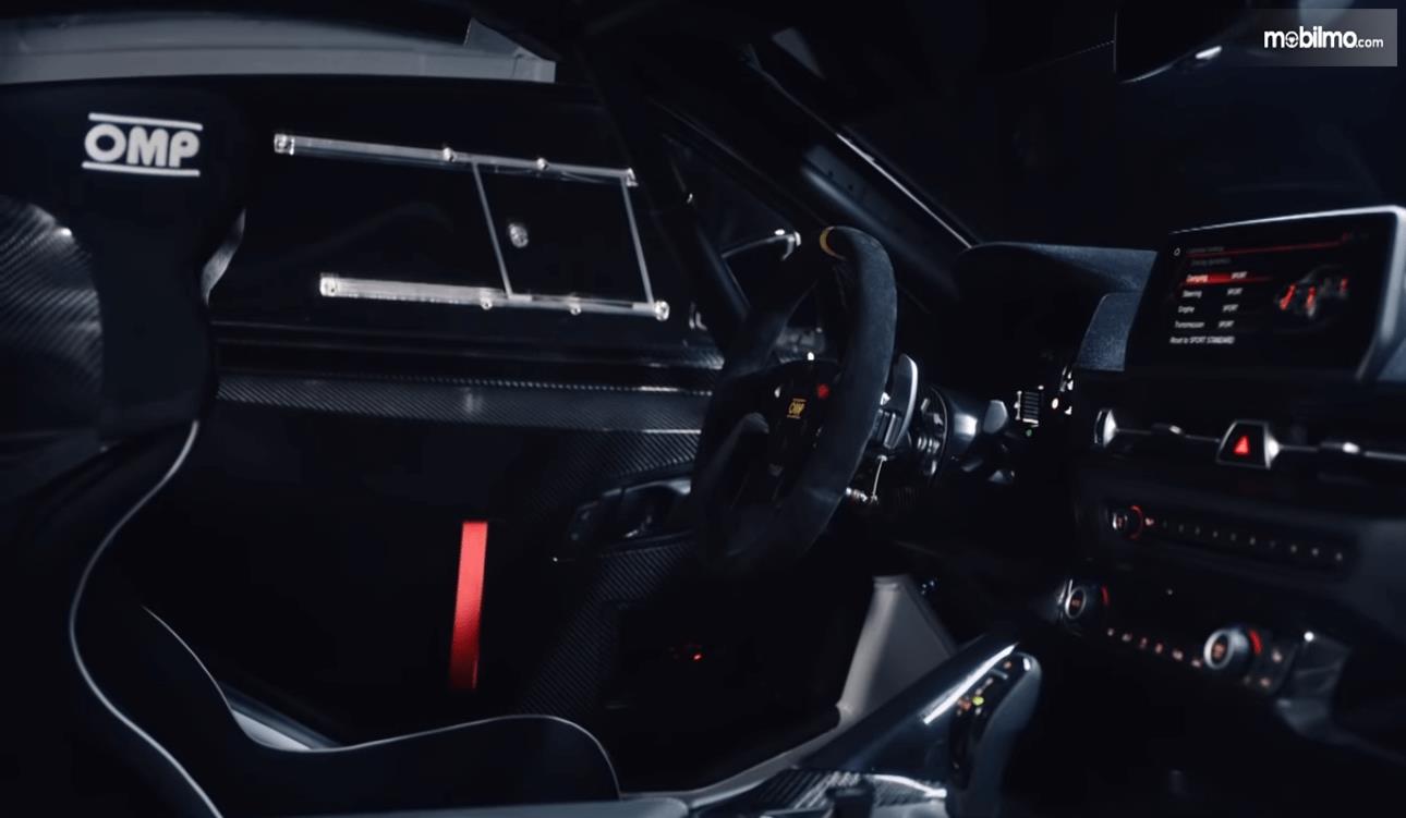 Gambar ini menunjukkan interior Toyota GR Supra GT4 Concept 2019