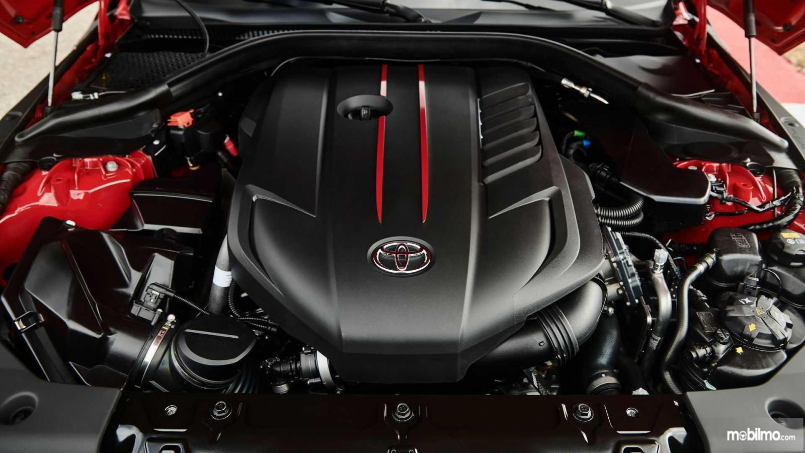 Foto menunjukkan Mesin Turbo pada Toyota Supra 2020