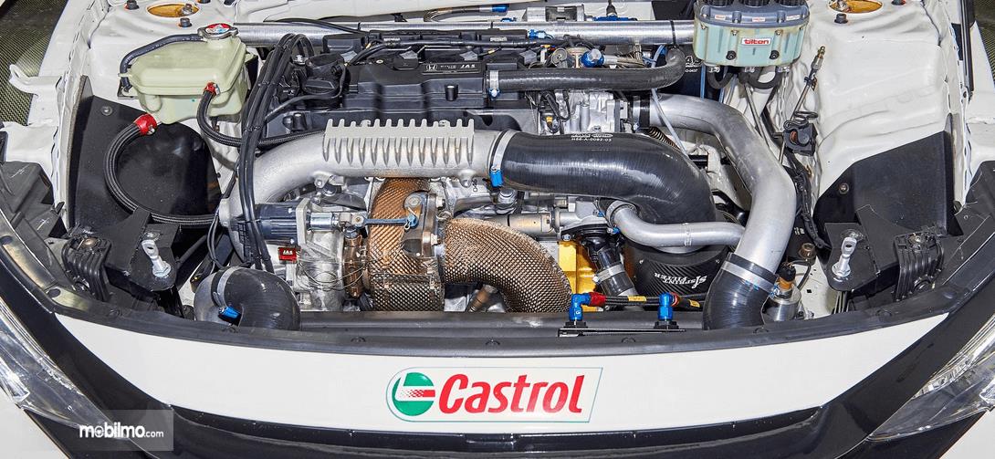 Gambar ini menunjukkan mesin yang terdapat pada mobil Honda Civic Type-R TCR 2018