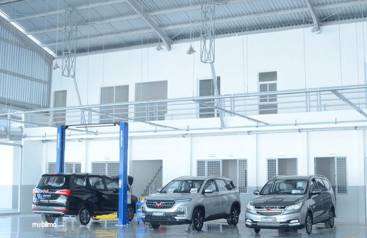 Gambar ini menunjukkan ruangan di dalam dealer Maju Motor Bangka Belitung