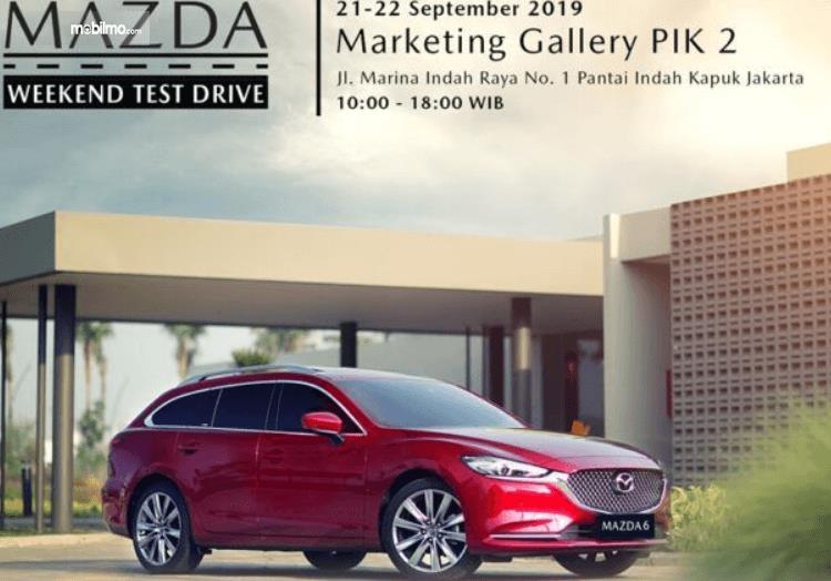 Gambar ini menunjukkan brosur Mazda Weekend Test Drive