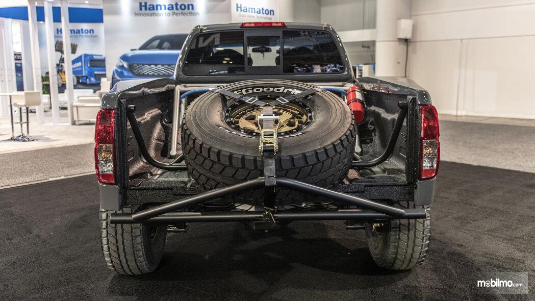 Foto Nissan Navara Titan V8 Turbo di pameran SEMA 2019 tampak dari belakang