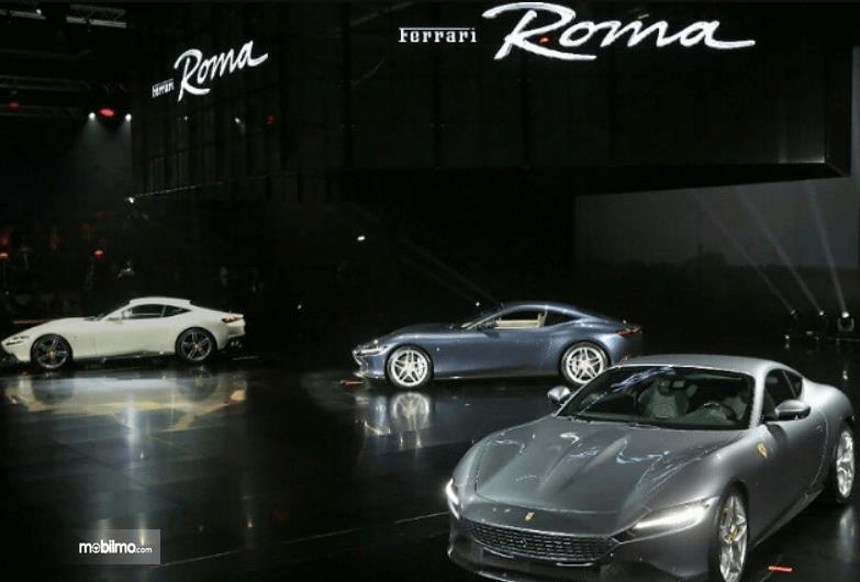 Gambar ini menunjukkan mobil Ferrari Roma 3 unit