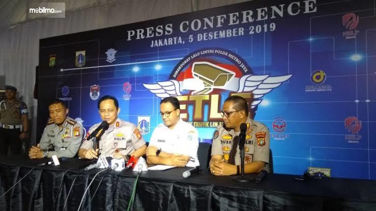 Foto saat Konferensi pers Ditlantas Polda Metro Jaya bersama Gubernur DKI Anies Baswedan