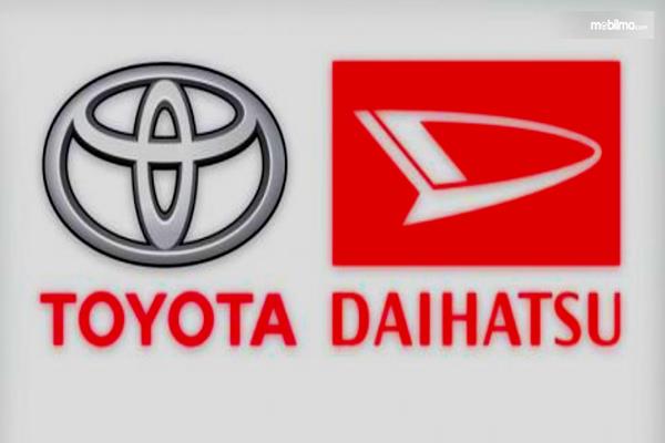 Gambar ini menunjukkan logo mobil Daihatsu dan Toyota