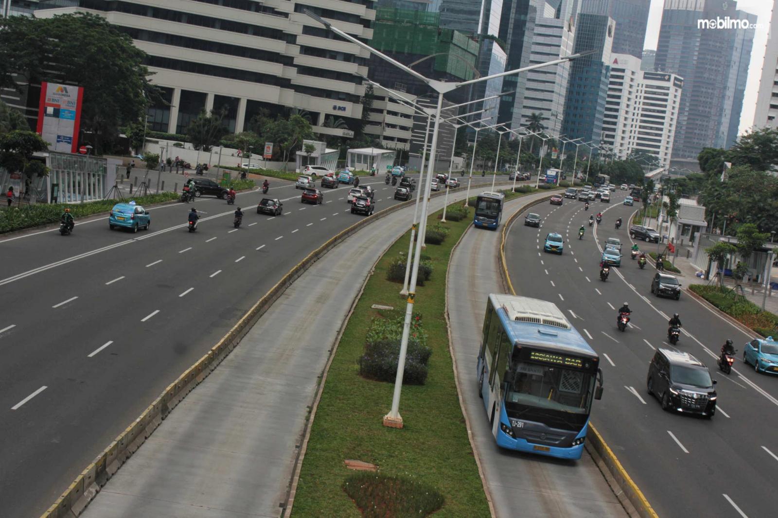 Foto menunjukkan salah satu ruas jalan di Jakarta