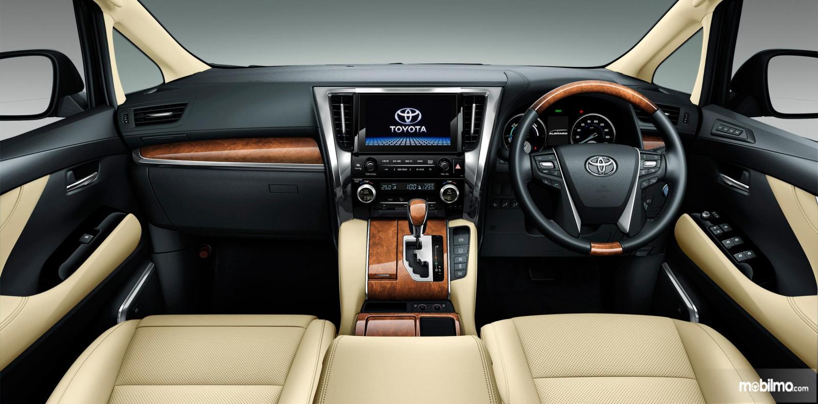 Foto menunjukkan Dashboard Toyota Alphard Hybrid