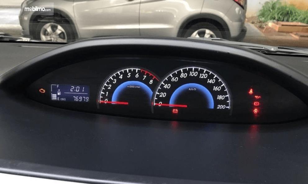 Gambar ini menunjukkan Odometer pada mobil