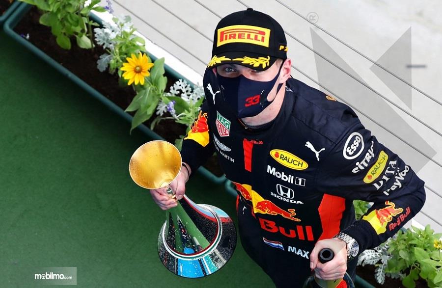 Foto menunjukkan Max Verstappen F1 GP Hungarian