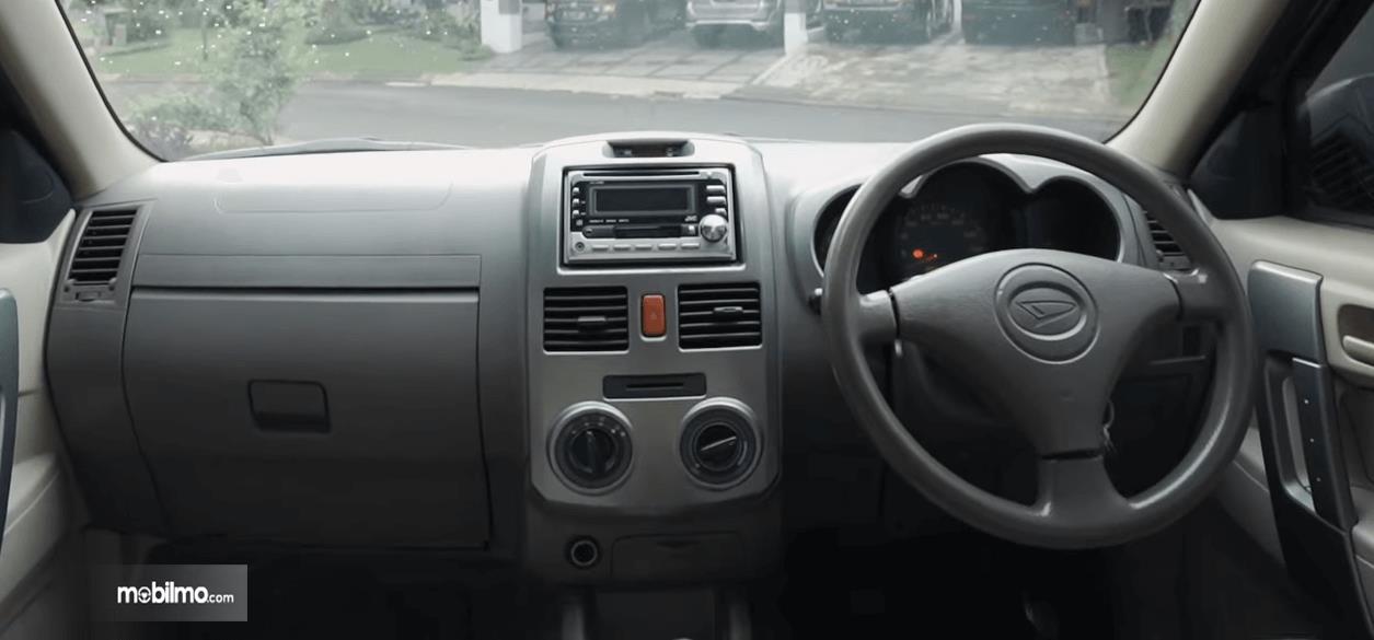 Gambar ini menunjukkan bagian dashboard Daihatsu Terios TS Extra MT 2008