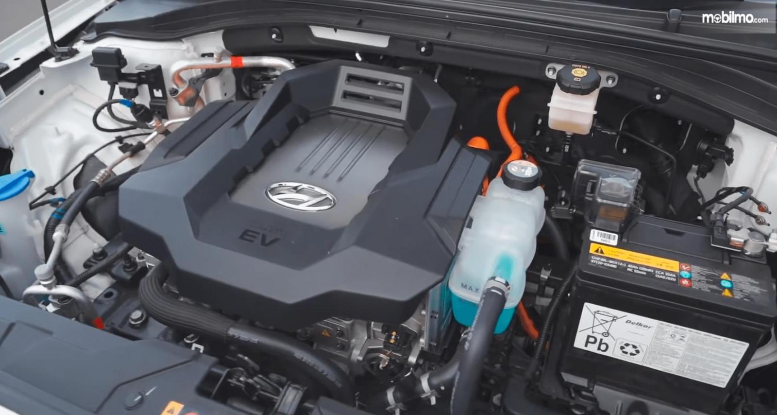 Gambar ini menunjukkan mesin Hyundai Ioniq Electric 2020