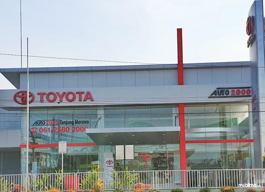 Gambar ini menunjukkan salah satu diler Toyota Auto2000 di Tangerang
