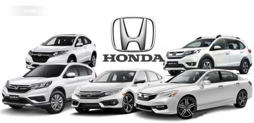 Gambar ini menunjukkan beberapa mobil Honda