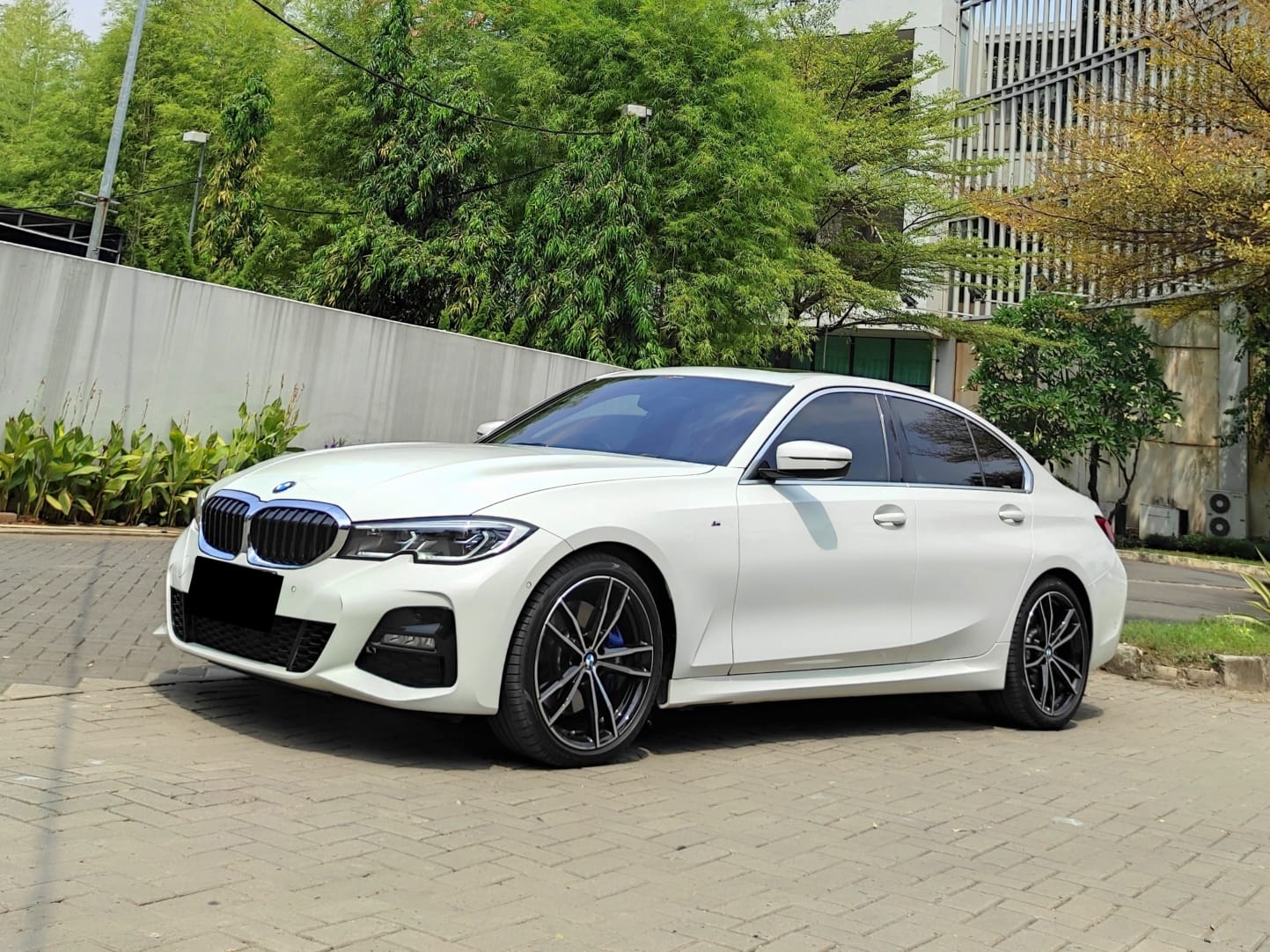 2021 BMW 320i M Sport di DKI Jakarta ID370033