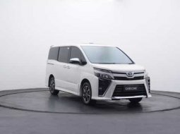2018 Toyota Voxy 2.0 A/T Putih - Jual mobil bekas di Banten