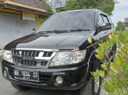 2010 Isuzu Panther GRAND TOURING Hitam - Jual mobil bekas di DI Yogyakarta