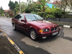 1990 BMW 3 Series 320i Merah - Jual mobil bekas di Jawa Timur