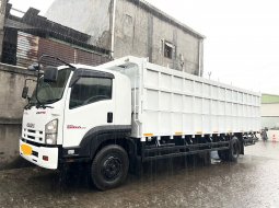 2012 Isuzu Giga Series 5.2 Manual Putih - Jual mobil bekas di DKI Jakarta