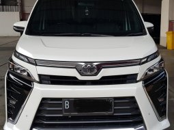 2018 Toyota Voxy 2.0 A/T Putih - Jual mobil bekas di Jawa Barat