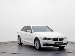 2018 BMW 3 Series Sedan Putih - Jual mobil bekas di DKI Jakarta