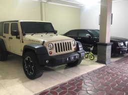 2011 Jeep Wrangler Rubicon 4x4 Beige - Jual mobil bekas di DI Yogyakarta
