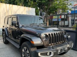 2022 Jeep Wrangler Sahara 4x4 Hitam - Jual mobil bekas di DI Yogyakarta
