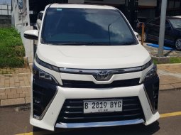 2018 Toyota Voxy 2.0 A/T Putih - Jual mobil bekas di Jawa Barat